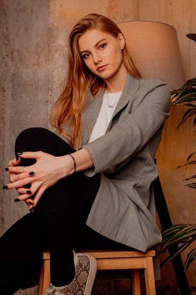 A woman in a gray suit and black dress
